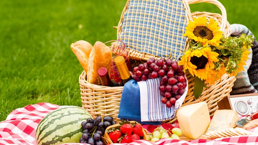How to Pack a Gourmet Picnic