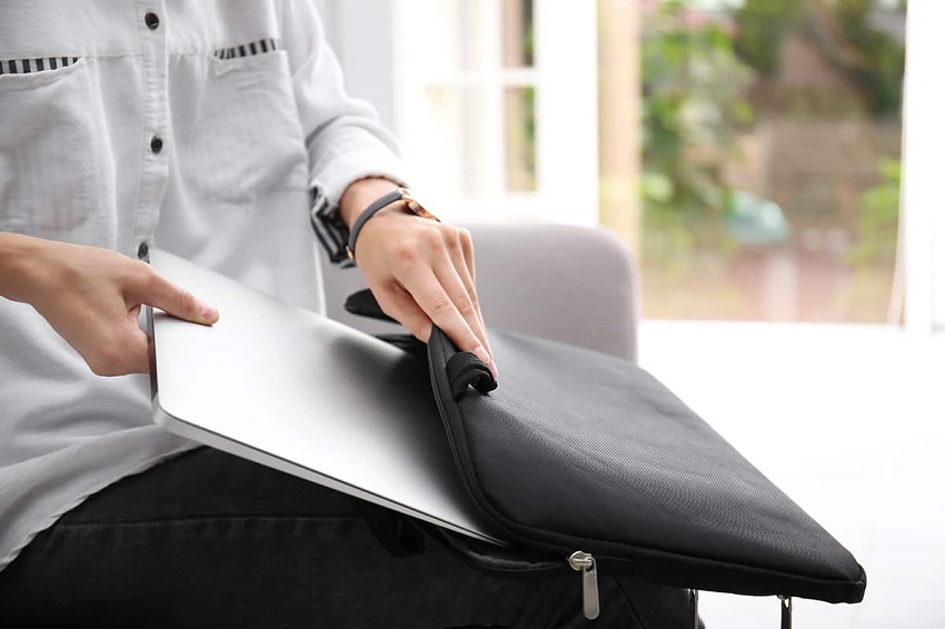 What is the Lightest Laptop Bag in the World