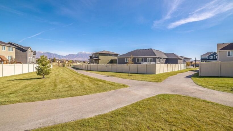 Do Easements Transfer to New Owners in the UK? 